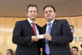 Claudio Lamachia (E) e o novo presidente do CFOAB, Marcus Vincius Coelho so empossados na OAB Nacional